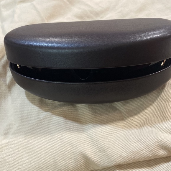 Michael Kors New authentic sunglasses in black with gold tone hardware - Picture 11 of 12